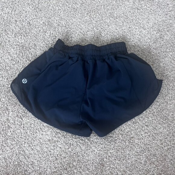 Lululemon Size 0, 2.5 Inch Navy Hottie Hot Shorts - Picture 2 of 2
